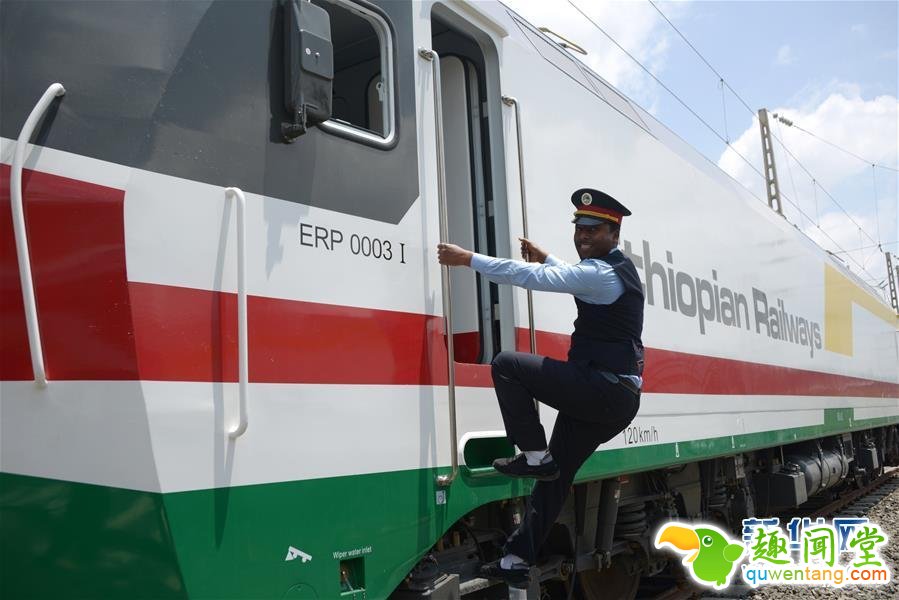 非洲首条中国标准 跨国铁路通车
