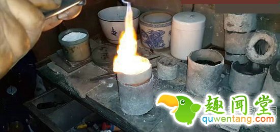 男子矿石中手工提炼出黄金！发大财