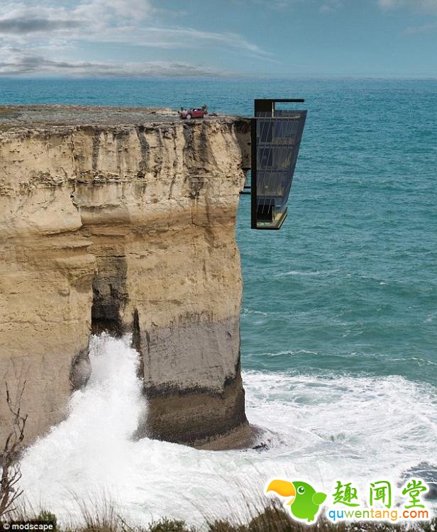 据《每日邮报》2014年9月9日报道任何喜欢惊险刺激的人们不用在费力寻找了，建筑师们已经设计出了一座“悬崖居”。这座五层组合式房屋的设计受到附着在船身上的藤壶的启发，房屋不是设计在悬崖之上而是悬挂在悬崖壁上。（网页截图）