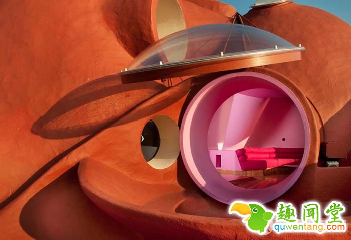 Maison Bernard：外型怪異、宛如來自外星球的鮮豔泡泡建築 5