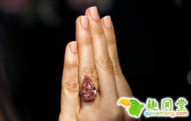 　　下月拍卖会上，粉钻“无双”将成为众人瞩目的焦点，拍卖估价高达2000万至2700万英镑(约合人民币1.8亿至2.5亿元)。