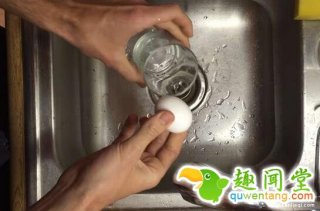 手残如我一直觉得剥鸡蛋壳超折磨人，但这