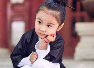 最萌小道士走红 可爱值爆表