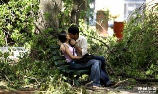 公共场合亲吻会被罚，情侣去这个国家一定