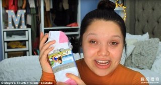 妹纸实在太有创意啦，用袜子化妆竟然也可