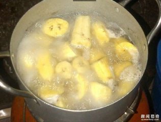 睡前用香蕉煮一杯水，喝下去原来这么神奇