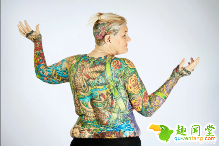 除了脸和脚趾，这对老年情侣身上纹满了纹身，一举冲破吉尼斯世界纪录