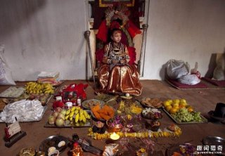 揭秘尼泊尔“活女神”的生活：退位没人敢