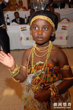 非洲酋长奢靡生活：4000妻妾，死后挑漂亮者陪葬