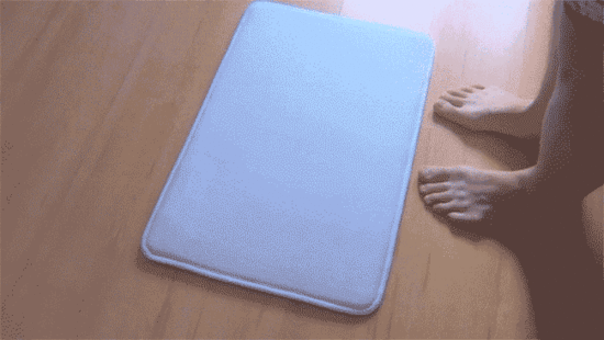 闹钟总是没法叫你起床？试试这个“闹钟脚垫”！