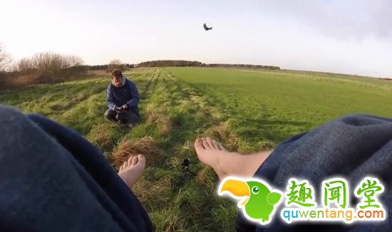 闲出新高度！美国男子发明火箭发射器脱袜子