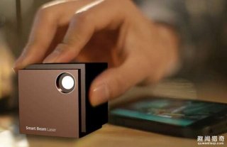 小到像魔方一样的投影机！有了它就等于随