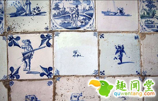 英国工程队拆房时天降横财 发现价值50万元古董瓷砖(组图)