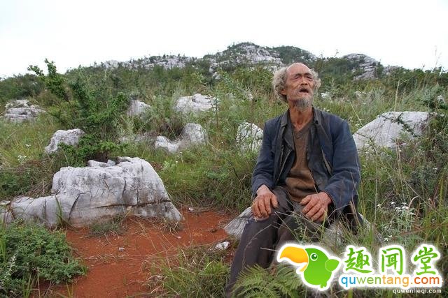 男子被50多个女友嫌弃，一气之下独居洞穴40年(2)