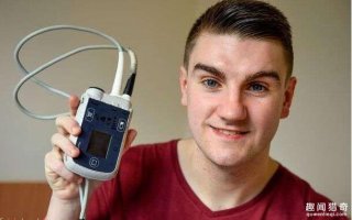 当大家在担心手机没电的时候，他却在害怕