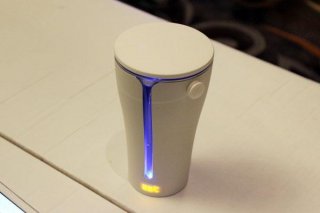 无线充电智能水杯发布 实时监测水量