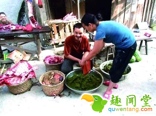 贵州特色美食牛粪火锅：煮时牛粪味，吃时极美味！(6)