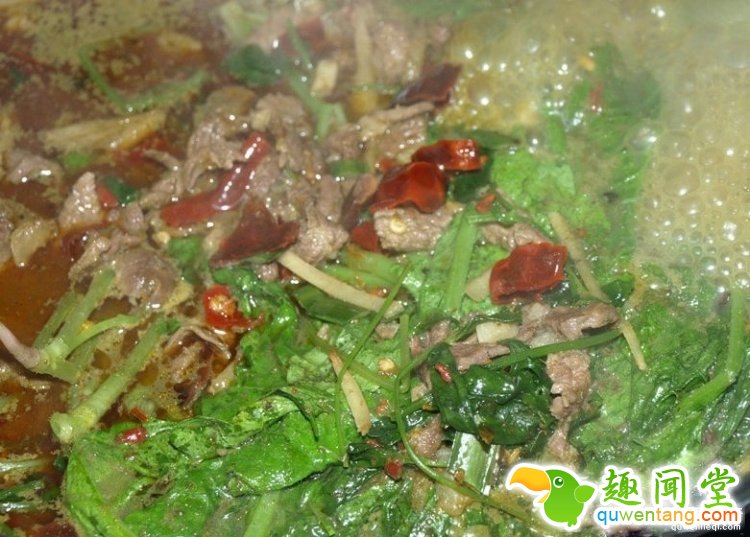 贵州特色美食牛粪火锅：煮时牛粪味，吃时极美味！(7)