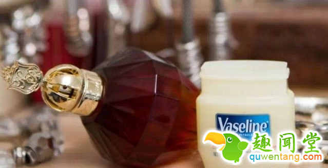 想香水持久留香吗？使用这17个惊天技巧就可以了