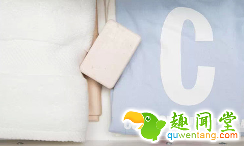 想香水持久留香吗？使用这17个惊天技巧就可以了