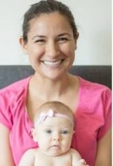 女子边跑马拉松边给孩子挤奶，围观群众看