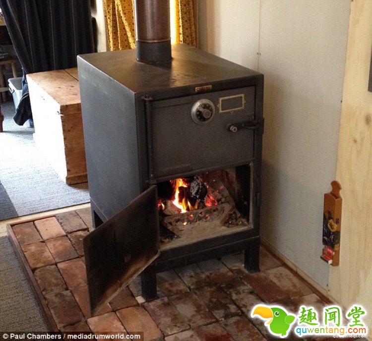 澳大利亚一对夫妻，用集装箱给自己造了栋房