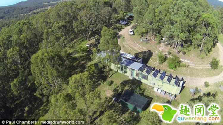 澳大利亚一对夫妻，用集装箱给自己造了栋房