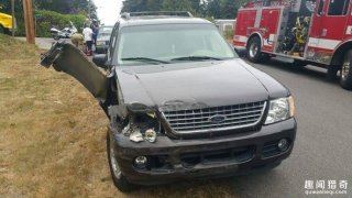 熊孩子趁妈妈睡觉偷开车去奶奶家 刚上路