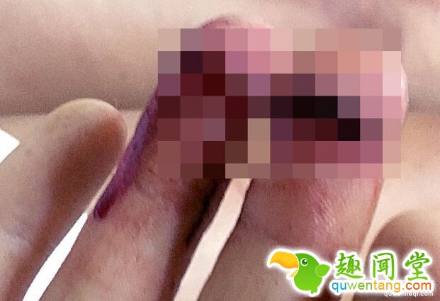 一对情侣到国外森林中旅行，却遭当地食人族掳走，被脱光了衣服，女友甚至还被．．．