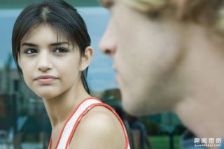 老觉得别人在看自己？是因为你的大脑很高