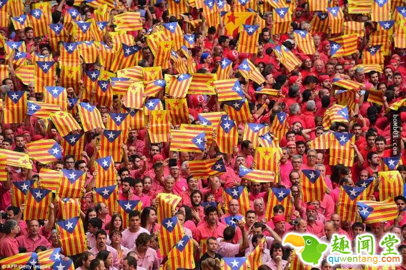 这就是西班牙两年一度的「最猛人体叠罗汉比赛」，当看到最高的队伍你肯定会觉得这个民族真的太狂了！