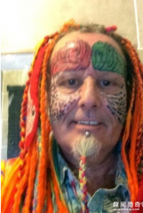 男子花费巨资整容, 不惜割掉耳朵, 把自己