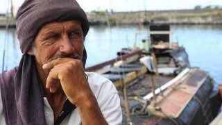 54岁波兰“老水手”在海上漂流7个月，每天