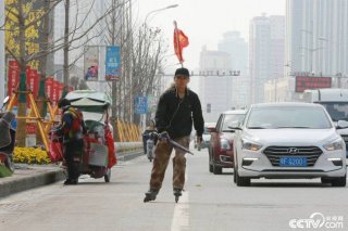 95后小伙19天跨4省轮滑1000多公里回家