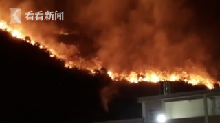 整座山都在燃烧 山下学校仍淡定开中考动